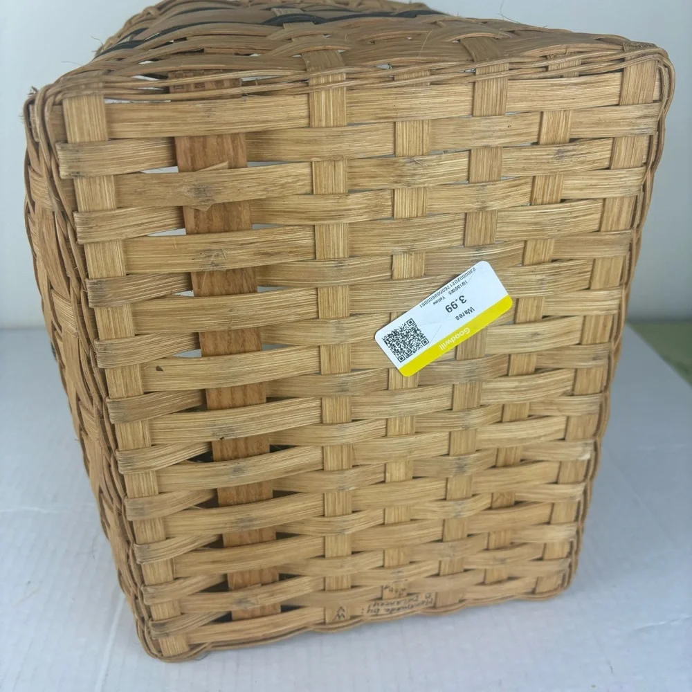 Handcrafted basket for cookbooks with handle-signed by maker
